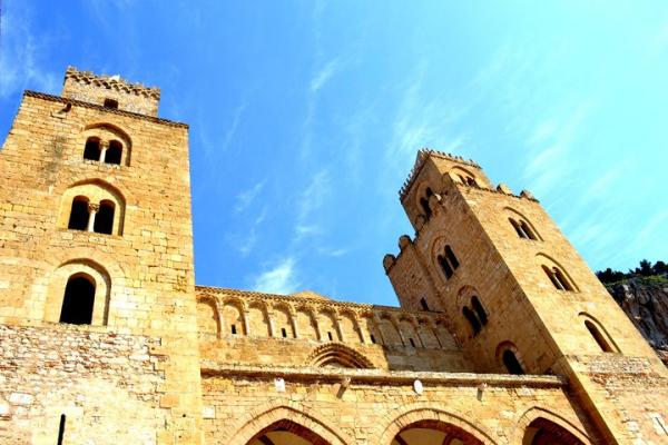 Cefalù, tra arte e mare