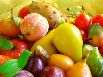 La frutta martorana colora le pasticcerie siciliane durante tutto l'anno, ma soprattutto nel mese di Novembre